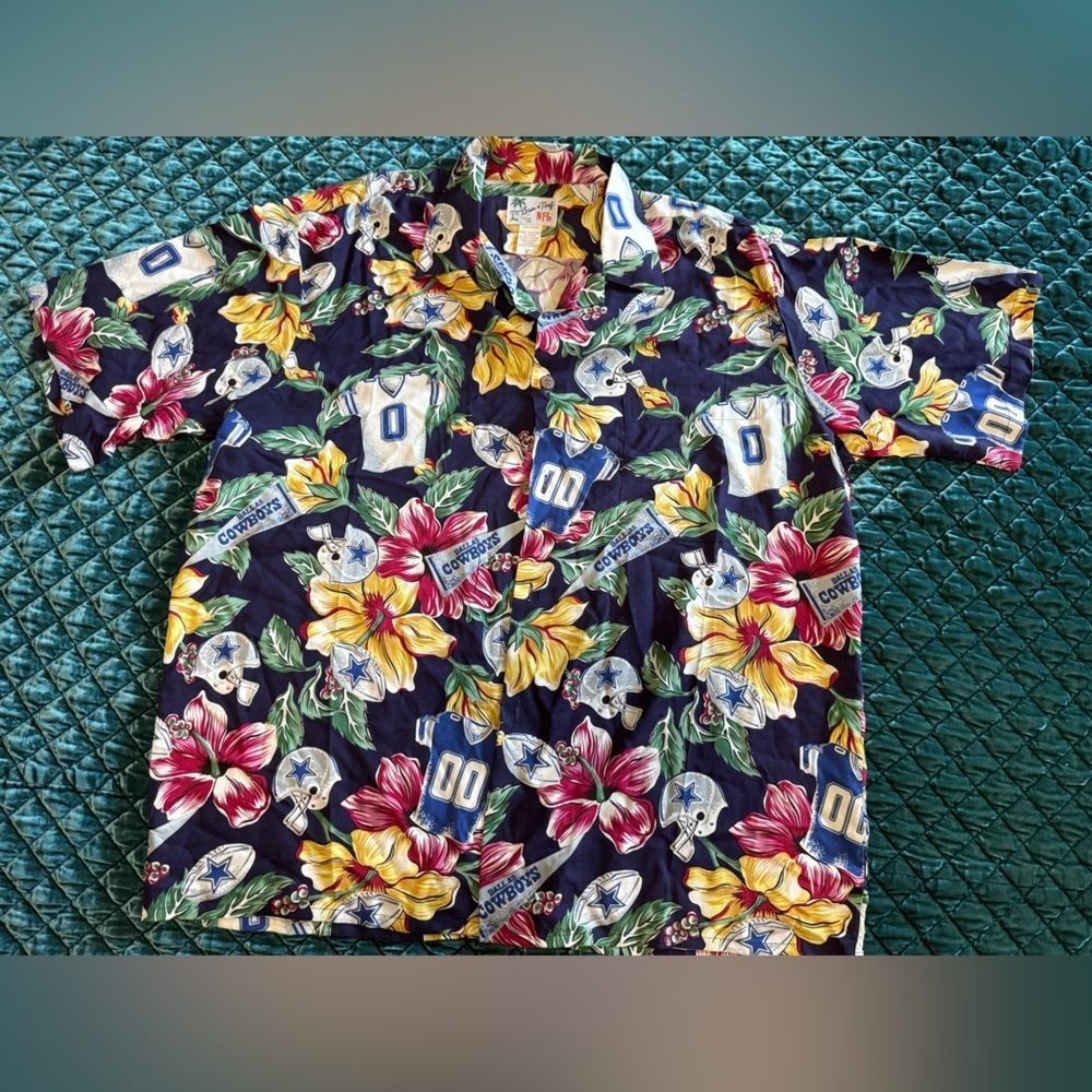 Reyn Spooner Dallas Cowboys Hawaiian Hibiscus Shirt - Picture 6 of 6